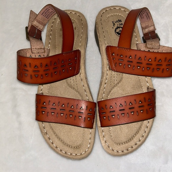 Earth Spirit Orange and Tan Sandals - Picture 6 of 8